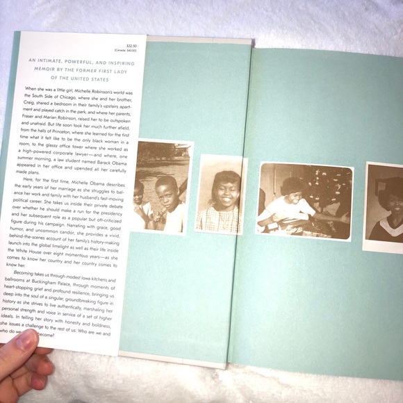 Michelle Obama BECOMING hard paper coy like new - Picture 2 of 4
